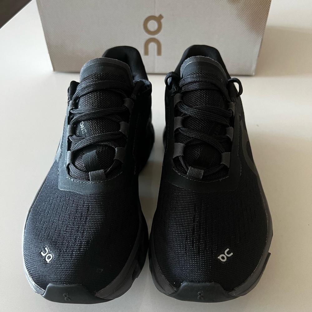 On Cloud Cloudmonster Women’s size 6  all black. Brand new never been worn.